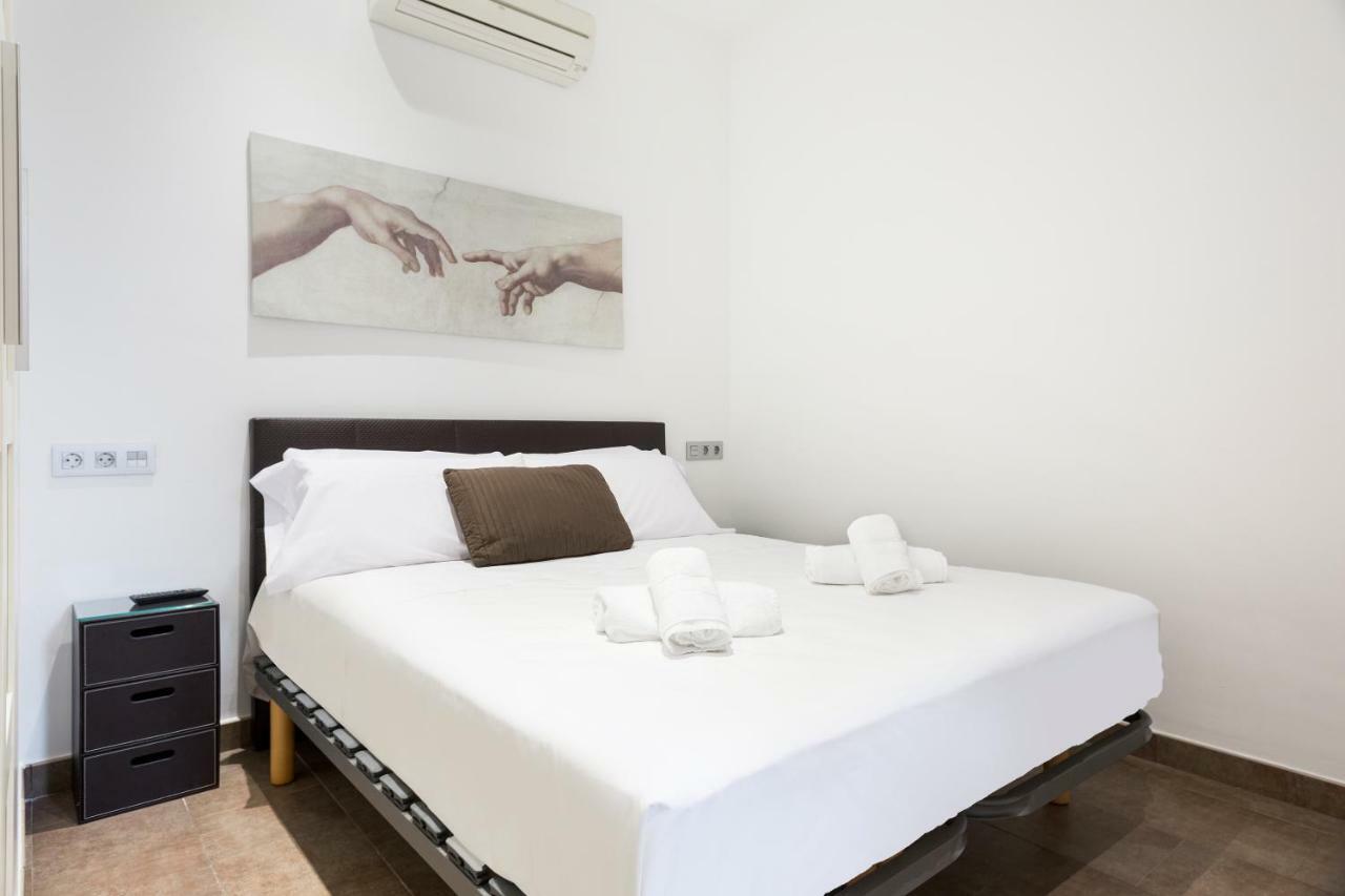 Stay U-Nique Apartments Eixample Center Barcellona Esterno foto