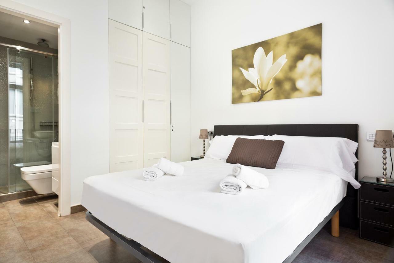 Stay U-Nique Apartments Eixample Center Barcellona Esterno foto